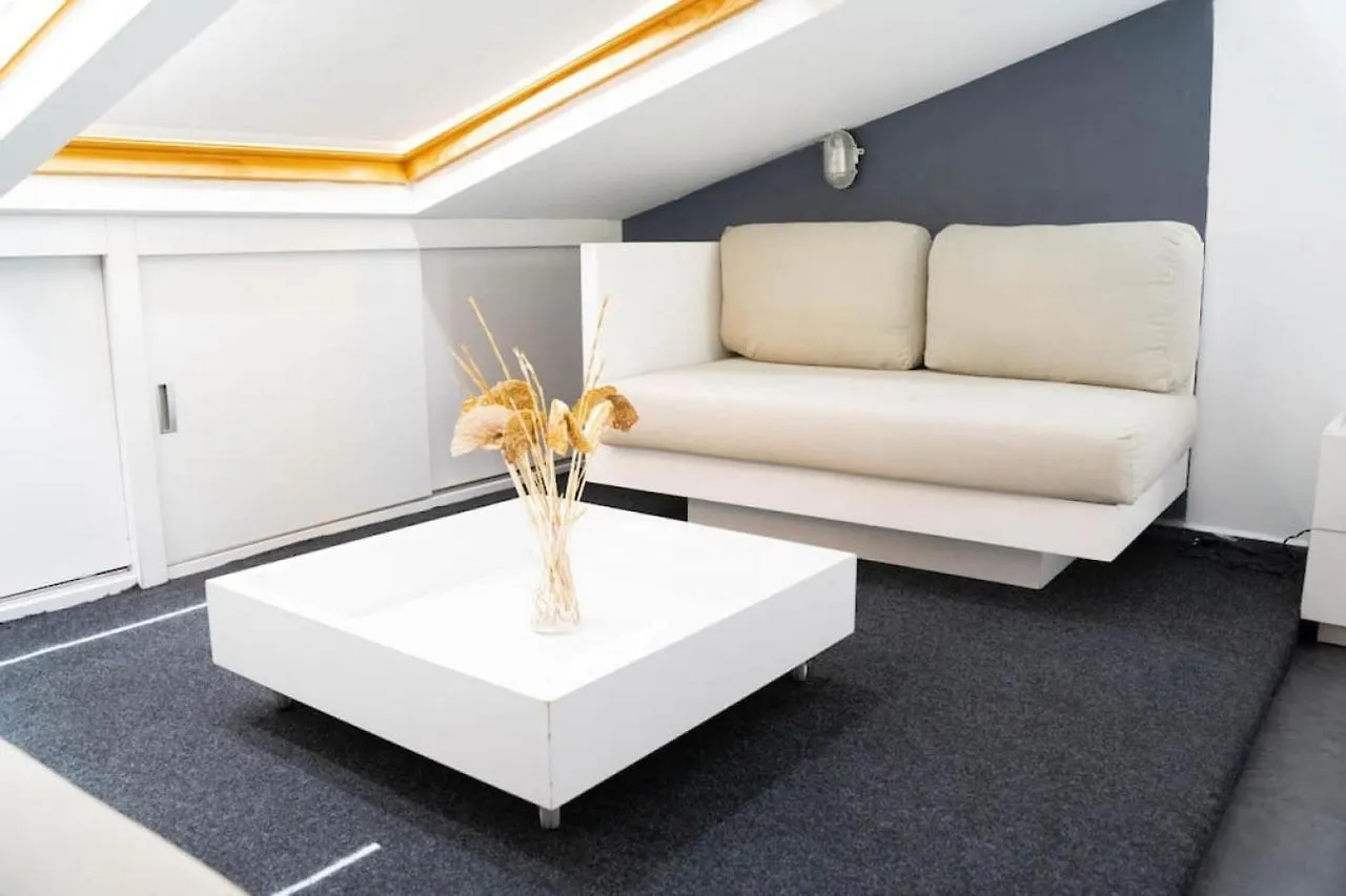 Sleek And Central Duplex House In Beyoglu Istanbul